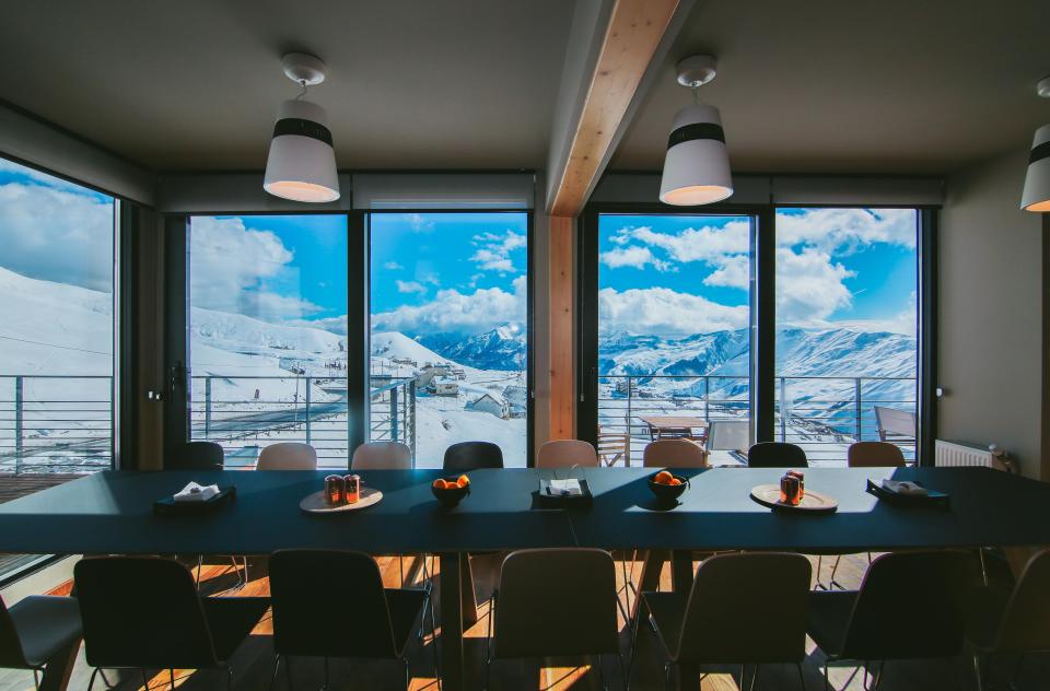 Extraordinary container hotel built in Gudauri, Georgia geotv.ge